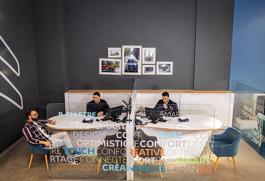 Citroen PSA and El Kasrawy group celebrating the signage of partnership agreement in Egypt